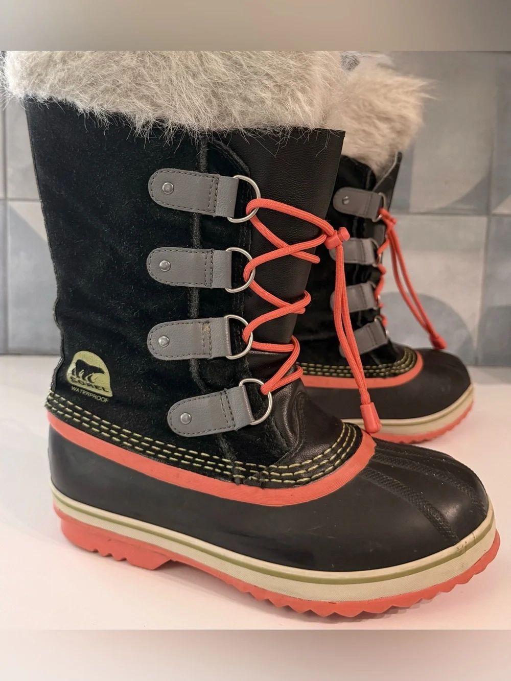 Sorel removable lining faux fur/ suede boots- waterproof. Men's 5, women's 7